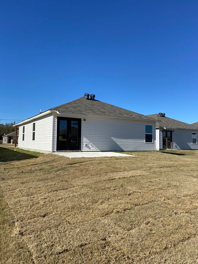 Building Photo - *Pre-leasing* Three Bedroom | Two Bath Home in Faulkner Crossing