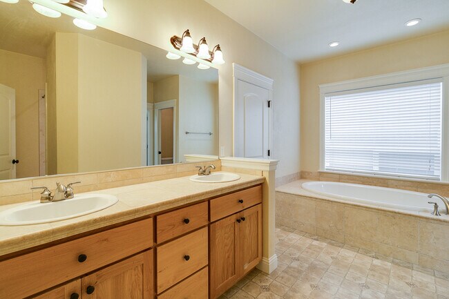 Building Photo - Beautiful 4-Bedroom, 3-Bath Home With Central Heat & A/C!