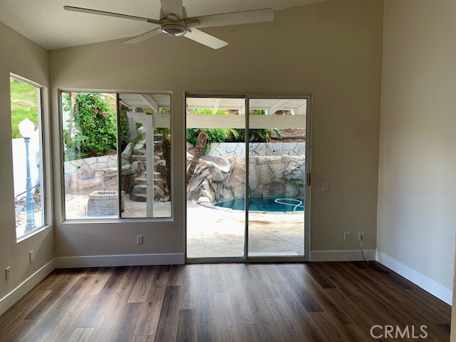 Building Photo - 558 Rembrandt Dr