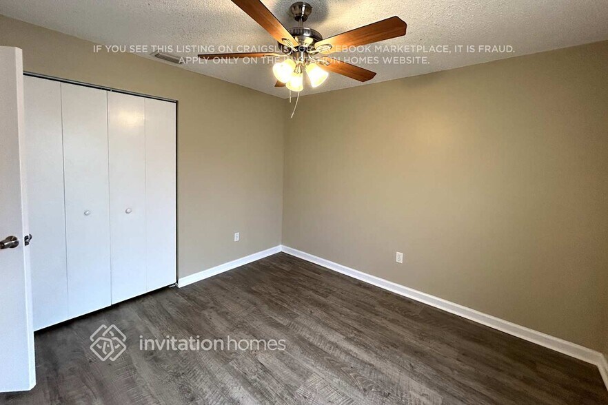 Building Photo - 1410 SW 3rd Ave