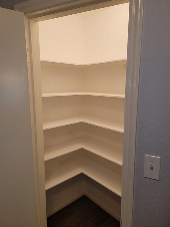 Building Photo - 9406 Walnut Glen Dr