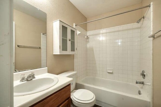 Building Photo - 244 Langely