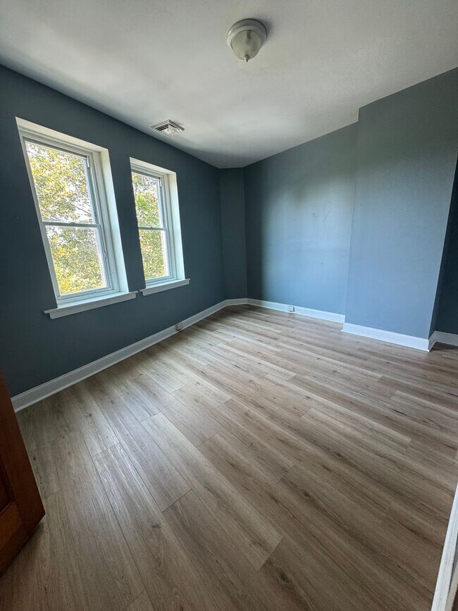 Building Photo - 4716 Woodland Ave