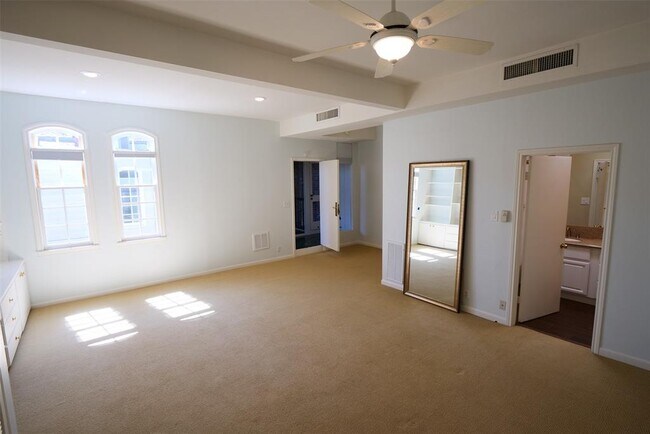 Building Photo - 7620 Del Monte Dr