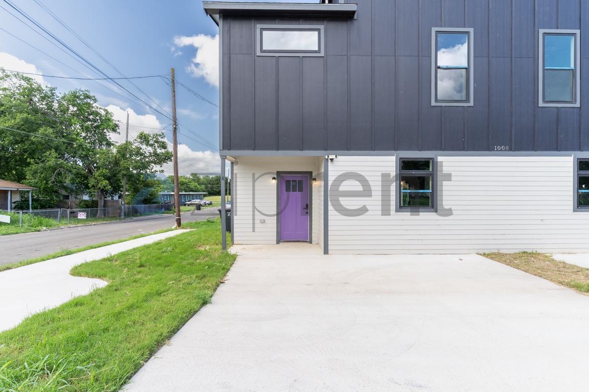 Building Photo - Unit A