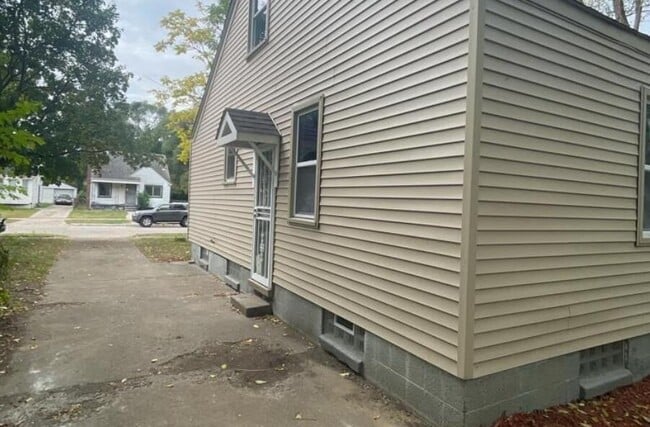 Building Photo - 19344 Bradford Ave