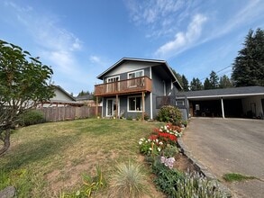 Building Photo - 1421 Bradley St