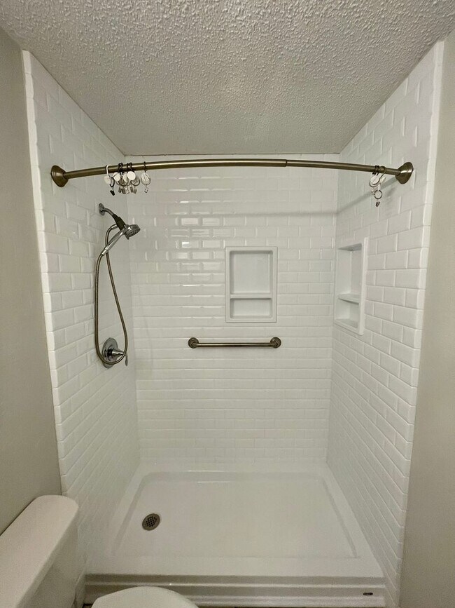 Building Photo - 827 Long Meadow Ct