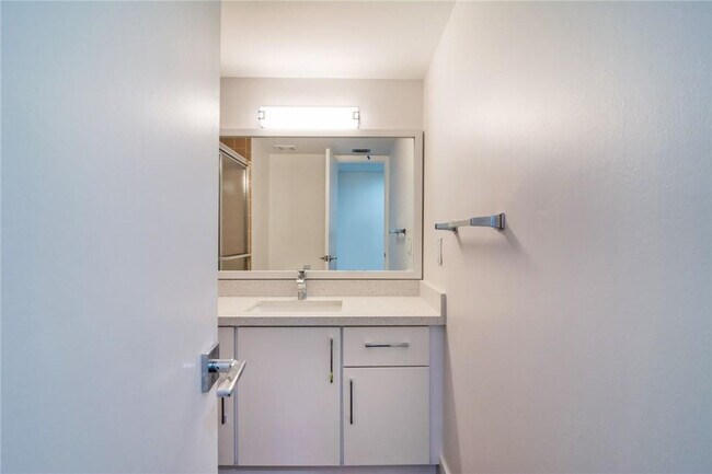 Building Photo - 491 Racquet Club Rd