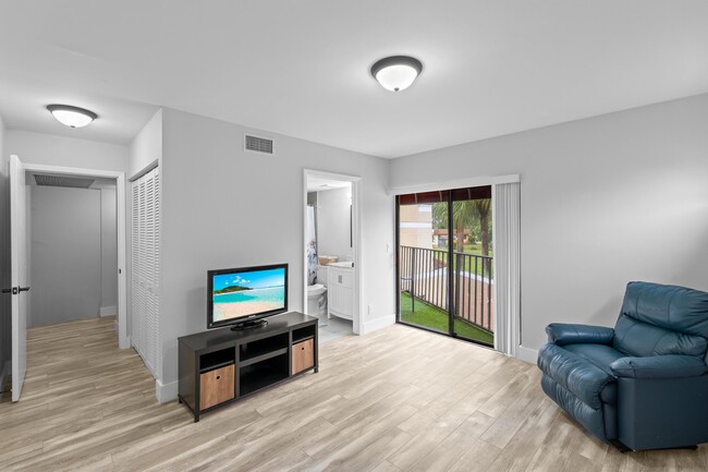 Building Photo - 3715 Village Dr