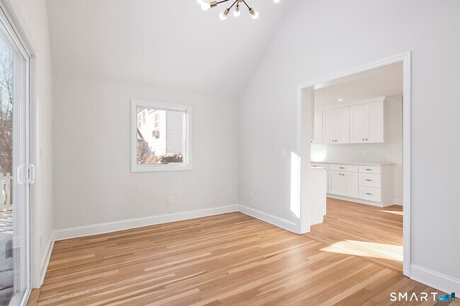 Building Photo - 10 Greenwood Ave