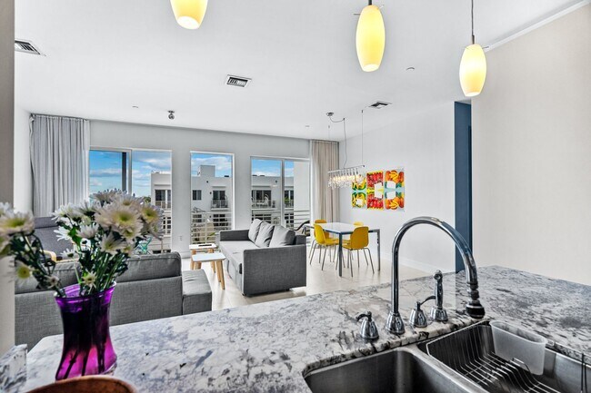 Building Photo - Monthly rental for Season , ( min 4 months)