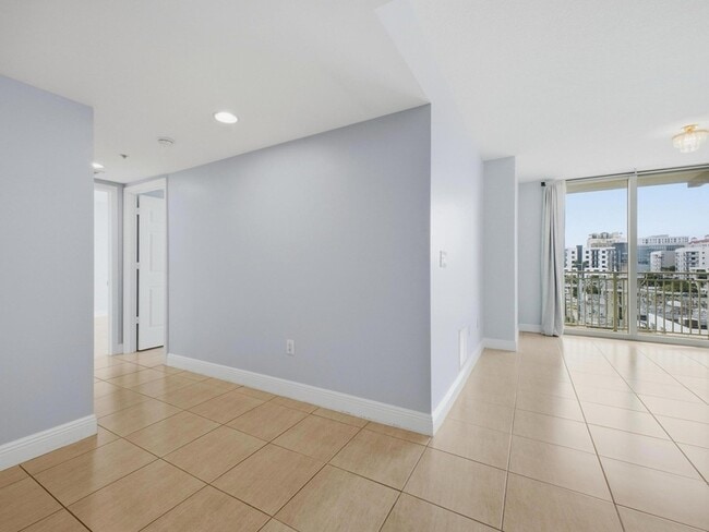 Building Photo - 610 Clematis St