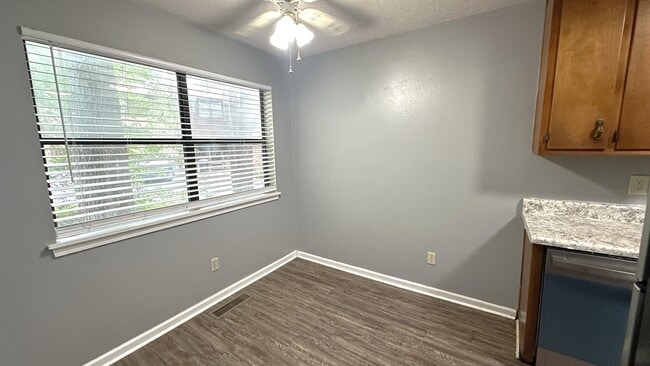 Building Photo - 3735 Donovan Dr