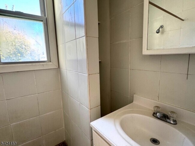 Building Photo - 793 E 19th St