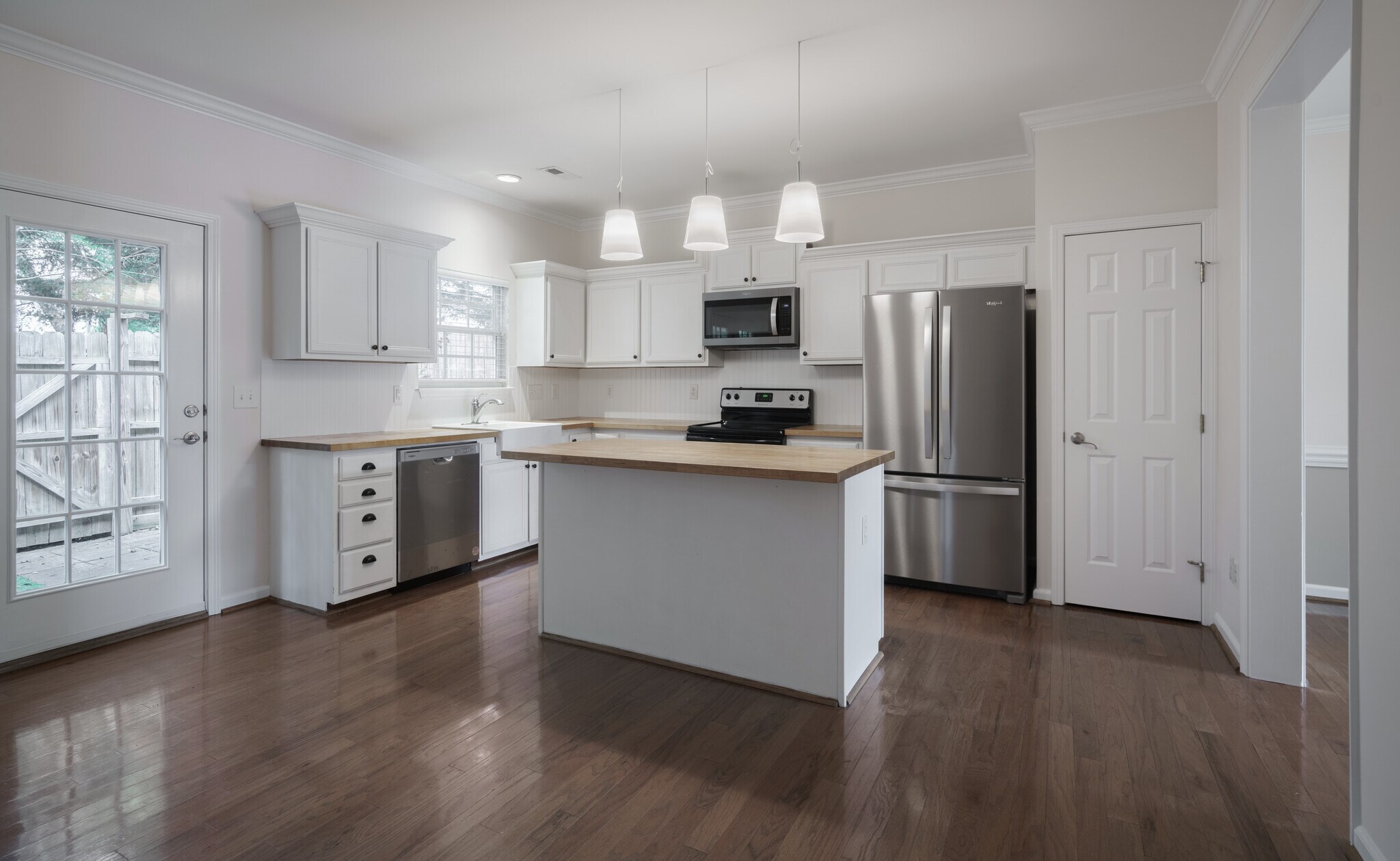 Building Photo - 420 Canewood Pl