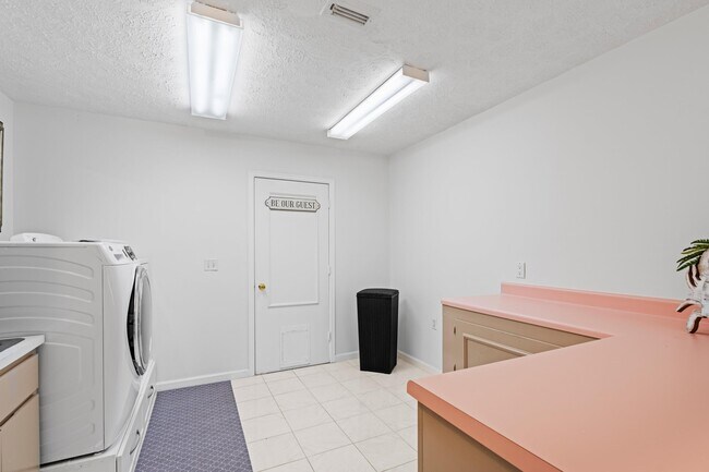 Building Photo - 2626 Erickson Dr