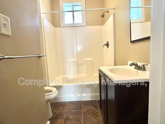 Building Photo - 806 John Farry Pl