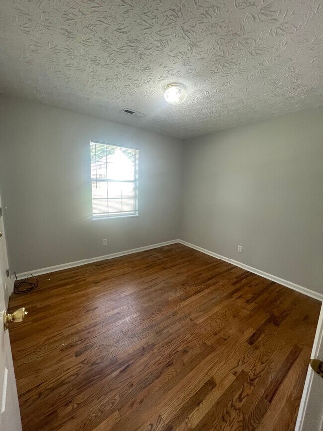 Building Photo - 1215 Overton Ln