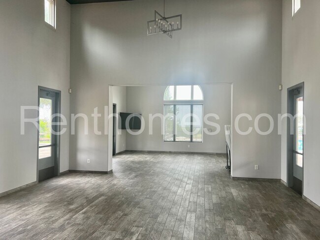 Building Photo - 2119 Palo Alto Dr