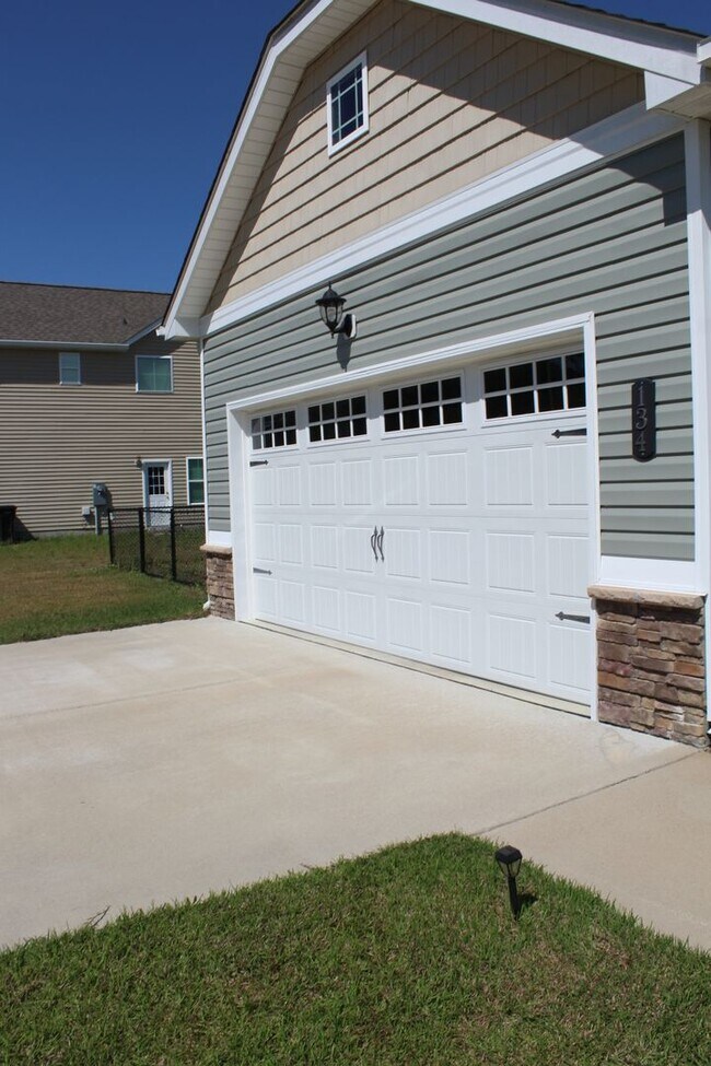 Building Photo - 134 Princess Dr