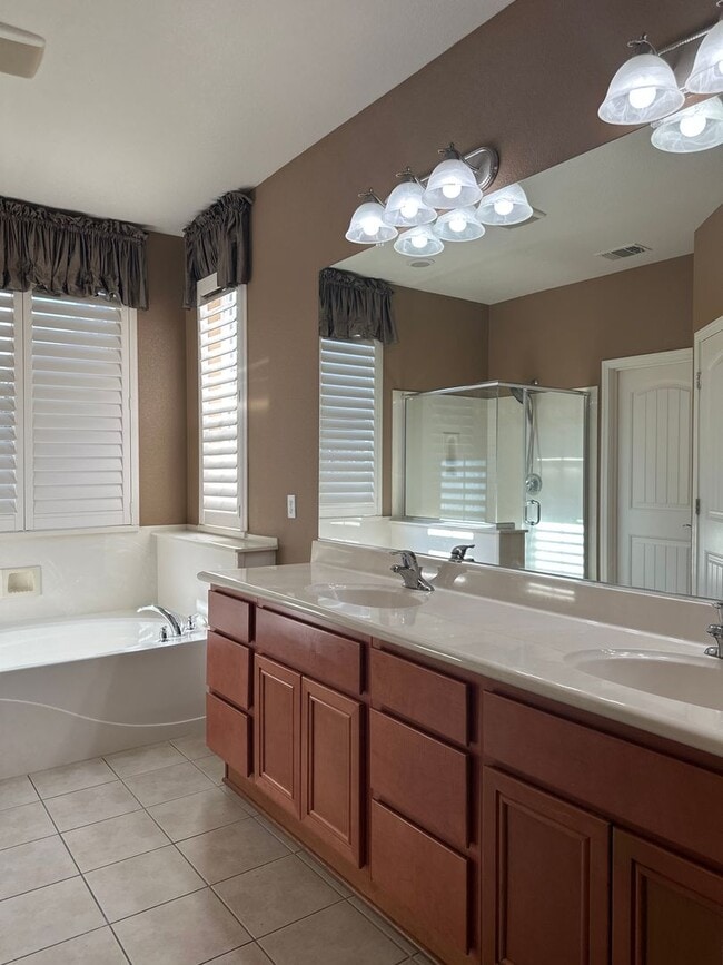 Building Photo - Cozy and Spacious Home in Elk Grove