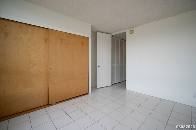 Building Photo - 2121 Ala Wai Blvd