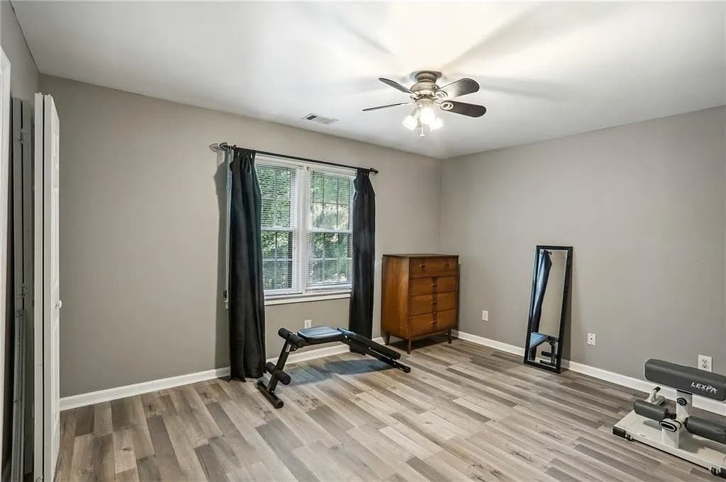 Building Photo - Room in House on Wynfair Dr