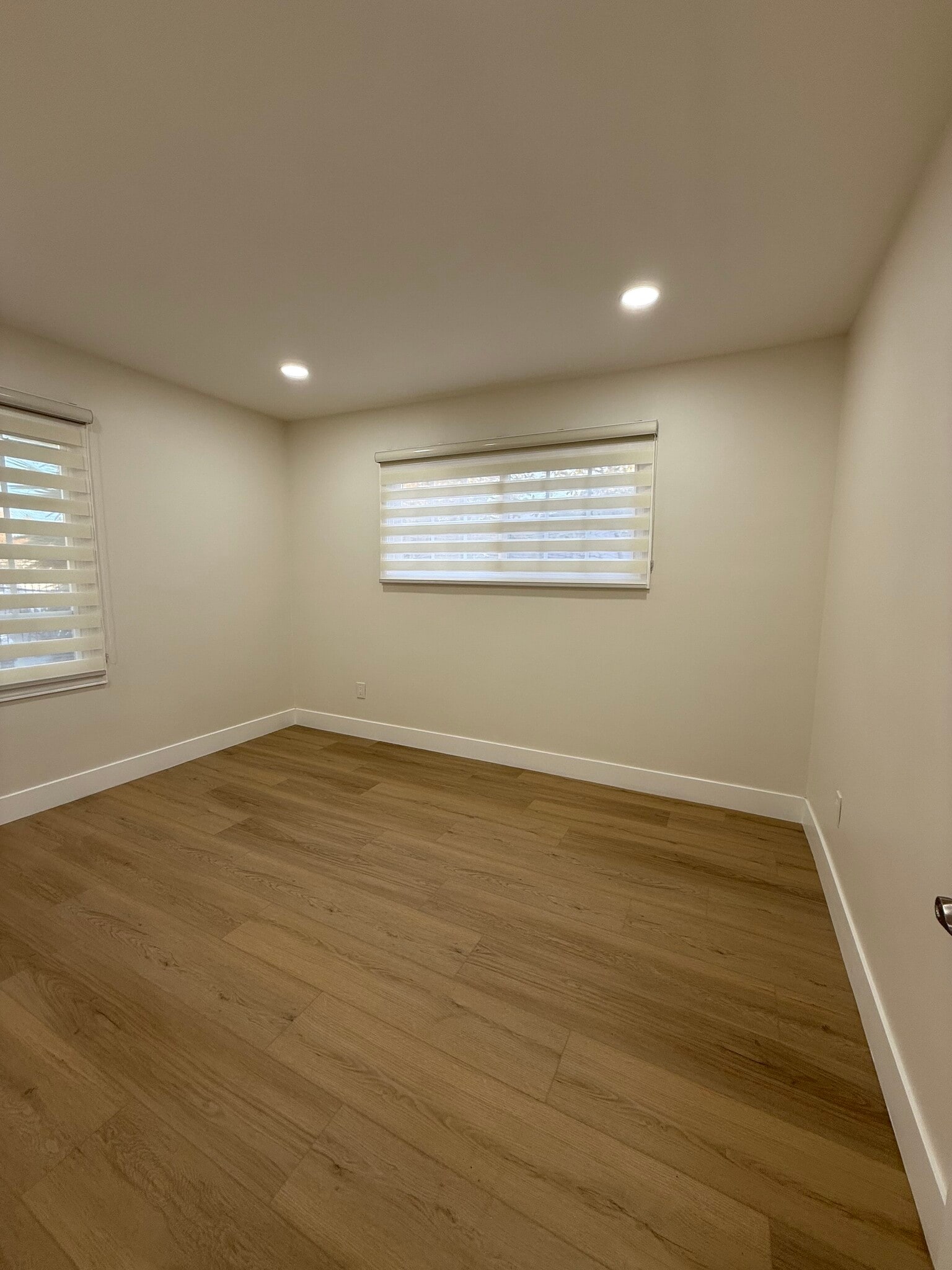 Building Photo - 9123 Woodley Ave