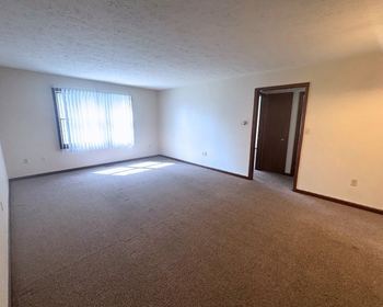 Building Photo - 509 Oak Glen Dr