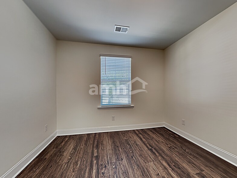 Building Photo - 1842 Produce Ln