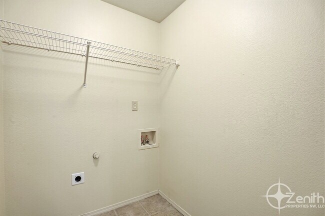 Building Photo - 3000 Cherry St