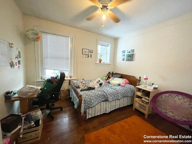 Building Photo - Five bed two bath near NEU...