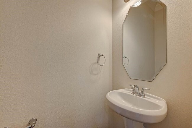 Building Photo - 3216 Clearview Cir