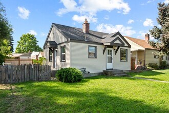 Building Photo - Updated Bungalow