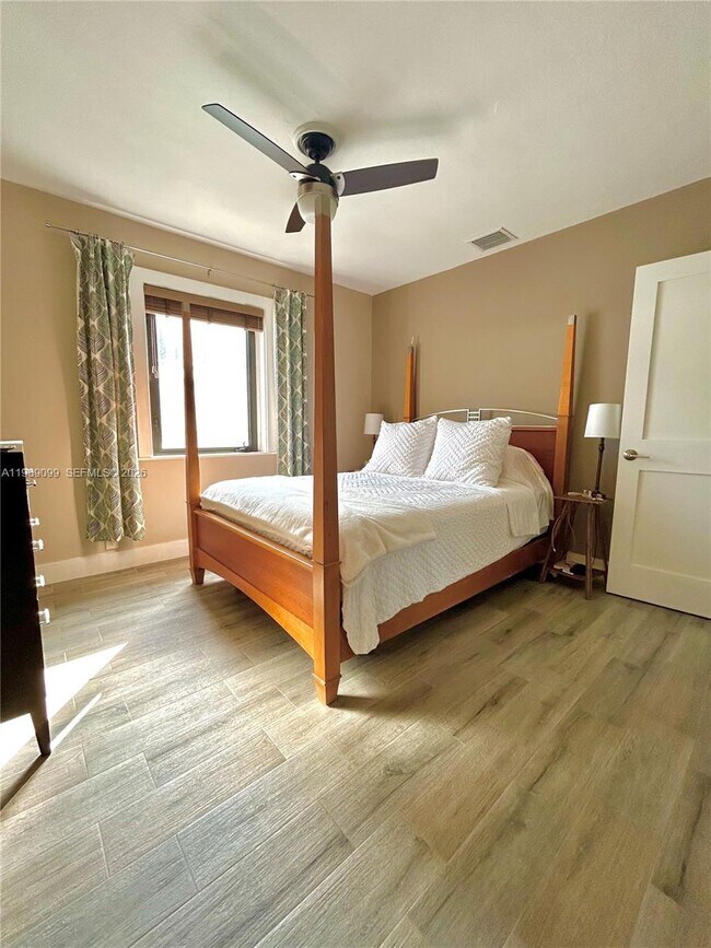 Building Photo - 1175 NE 131st St