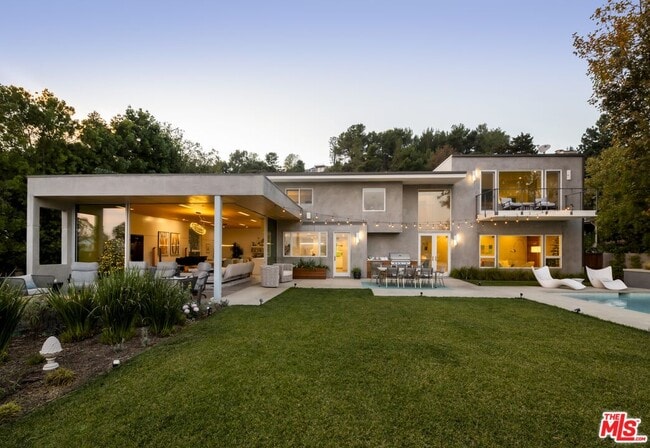 Building Photo - 2344 Banyan Dr