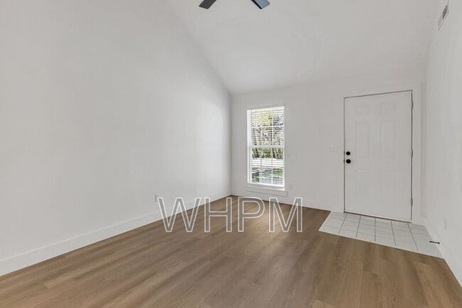 Building Photo - 7208 Melrose Pl