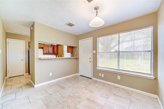 Building Photo - 1371 New Tree Ln