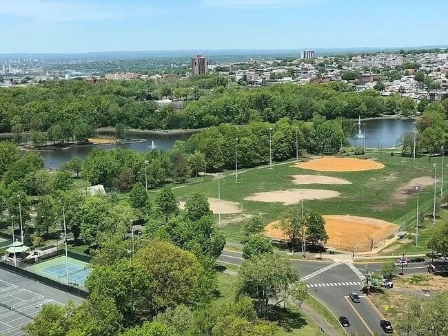 Building Photo - 9060 Palisade Ave