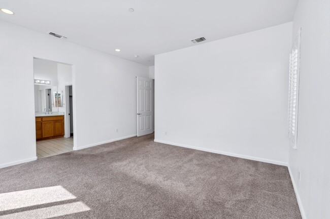 Building Photo - Spacious 3-Bed, 2-Bath Single Level Home