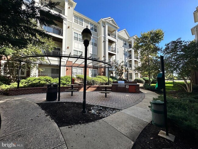 Building Photo - 12925 Centre Park Cir