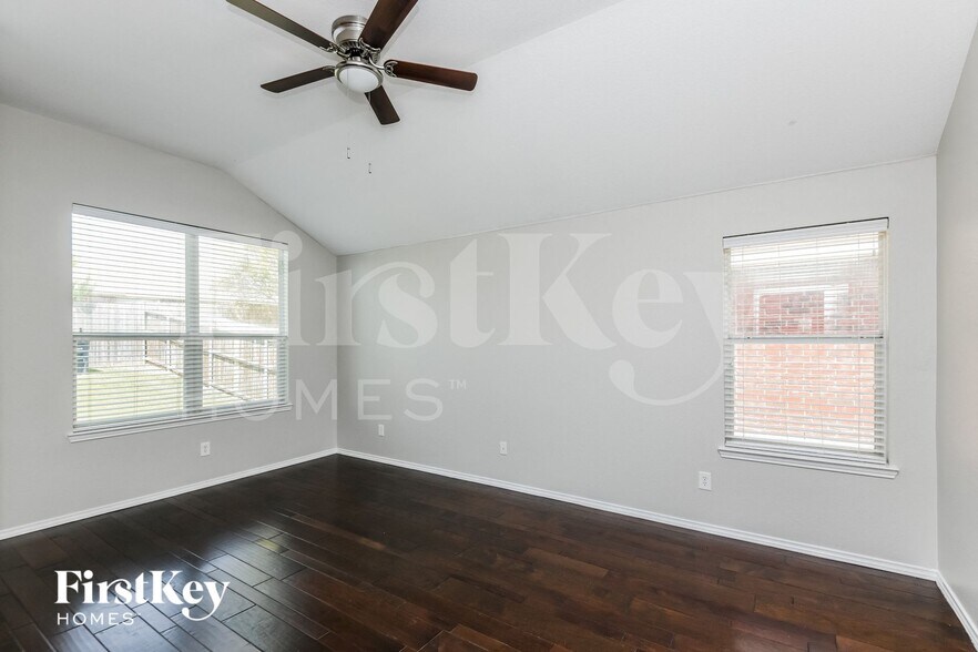 Building Photo - 6109 Paddlefish Dr