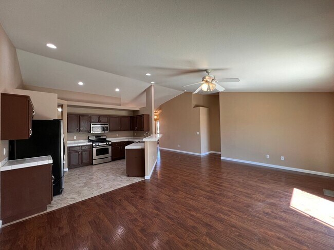 Building Photo - 221 Endeavor Ln