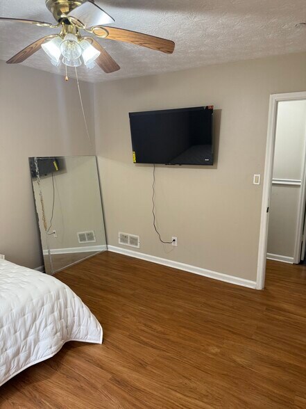 Building Photo - 6353 Bell Haven Ln
