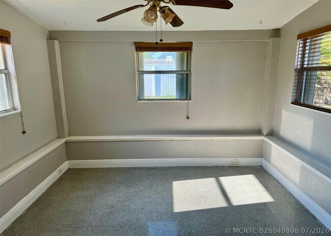 Building Photo - 2624 NE 8th Ct