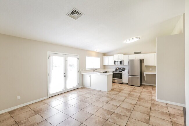 Building Photo - 1419 N Rowen