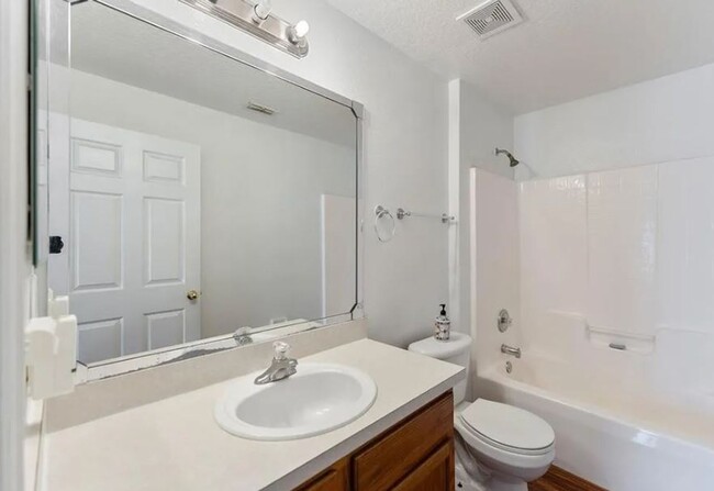 Building Photo - Beautiful 3 Bed and 2 Bath POOL HOME in Ki...
