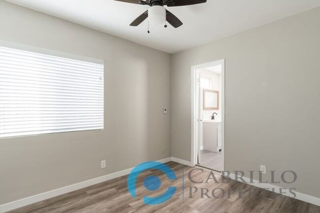 Building Photo - 4851 Mansfield St