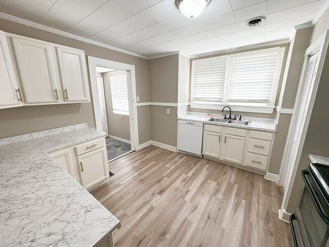 Building Photo - Adorable home in Franklin, KY for rent